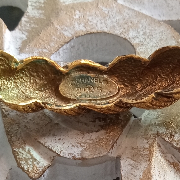 **SALE** Chanel Gold Twist Bangle - 100% Authentic - Picture 4 of 4